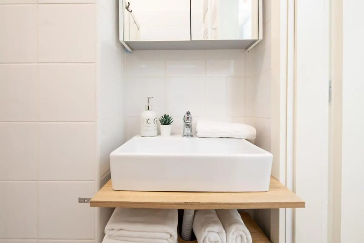 Apartment Central - Fresh Home With Balcony Budapest Hungary