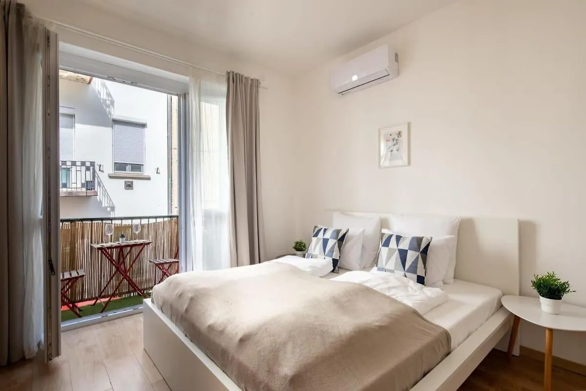 Central - Fresh Home With Balcony Budapest Apartment
